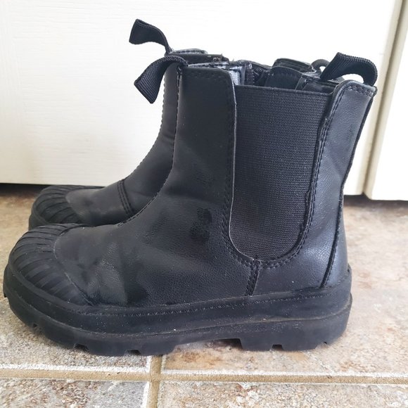 Girls black H&M boots. - Picture 1 of 3